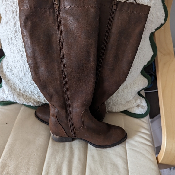 Size 7 Brown Boots - Picture 3 of 4